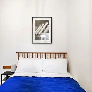 https://2-bed-garden-flat-leyton-village.brighton-hotels-england.com